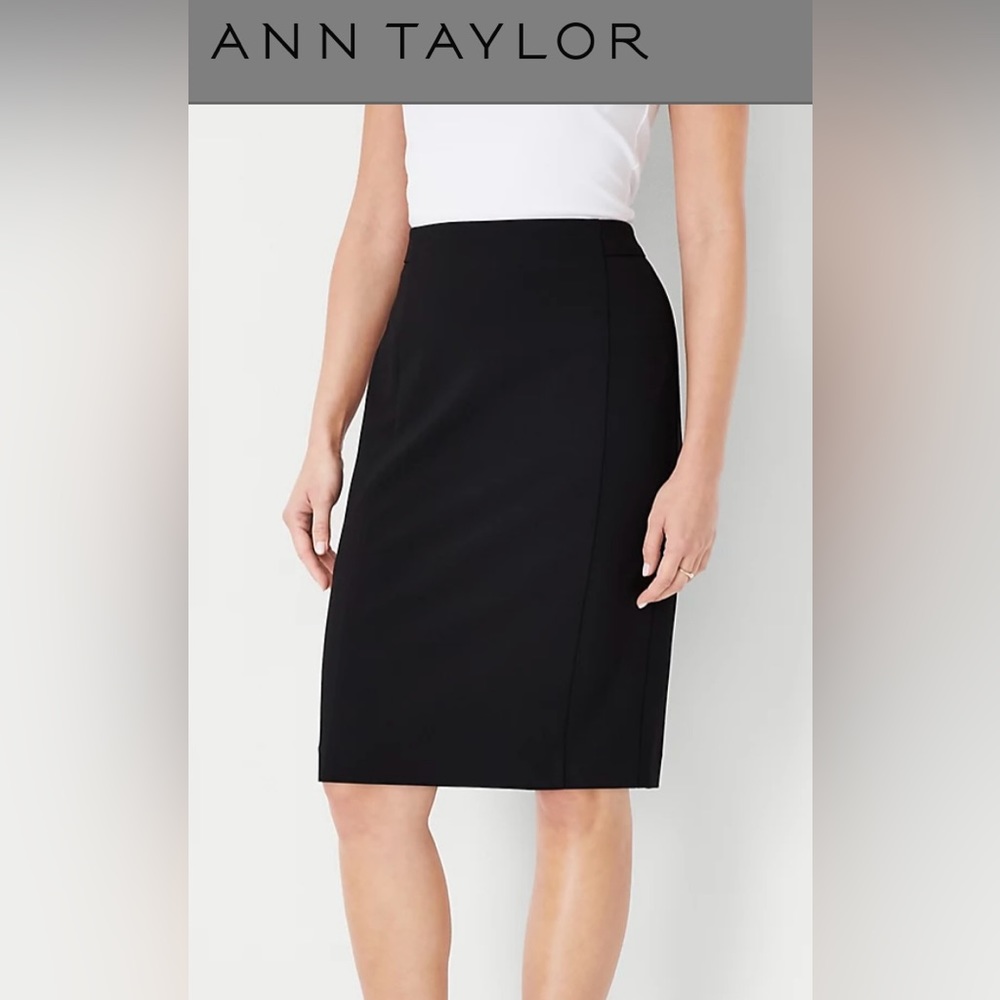 Ann Taylor black skirt with lining inside Size 4 /COD#0219
